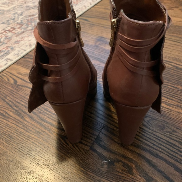 BCBG wedge bootie - Picture 3 of 8